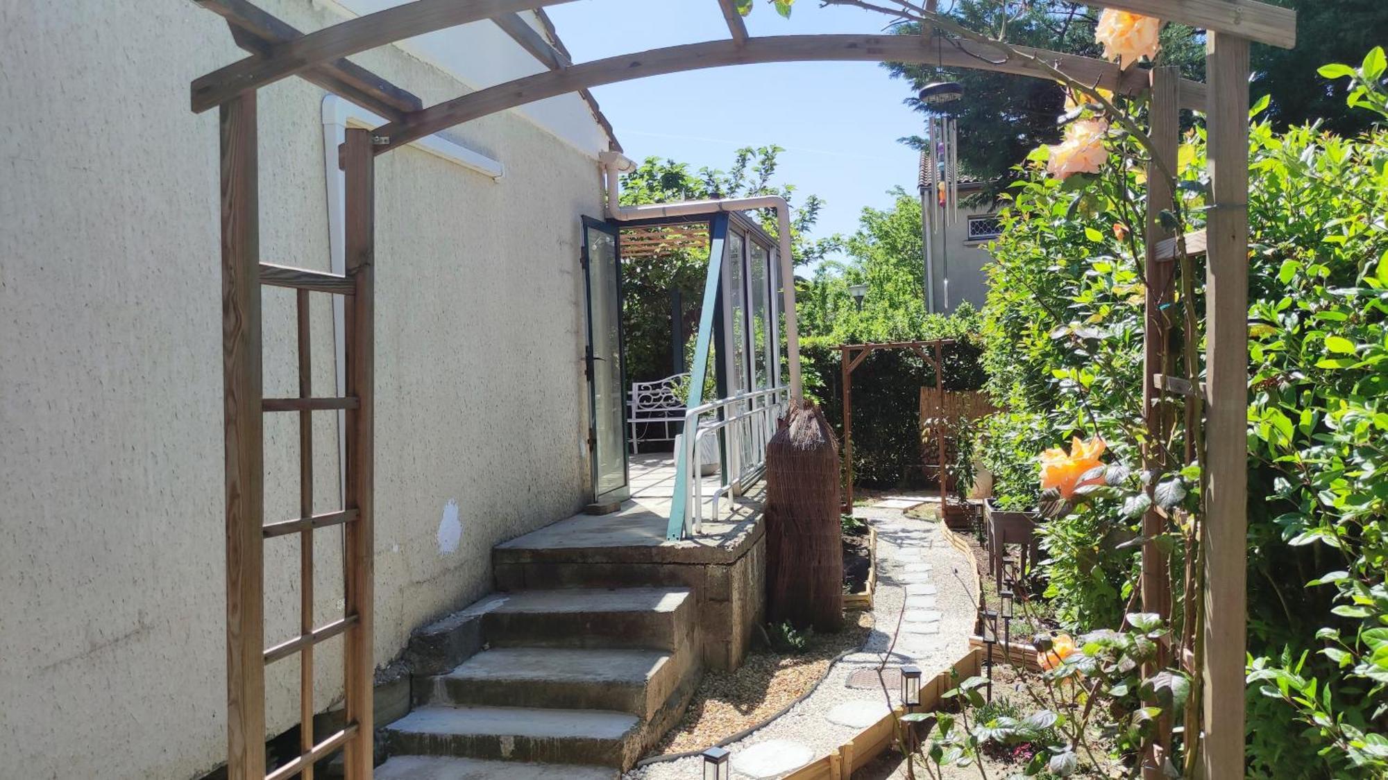 Le Jardin Des Rocailles - Villa 4 Chambres Climatisee Avec Piscine A Deux Pas D'Avignon ヴィルヌーヴ・レ・ザヴィニョン エクステリア 写真
