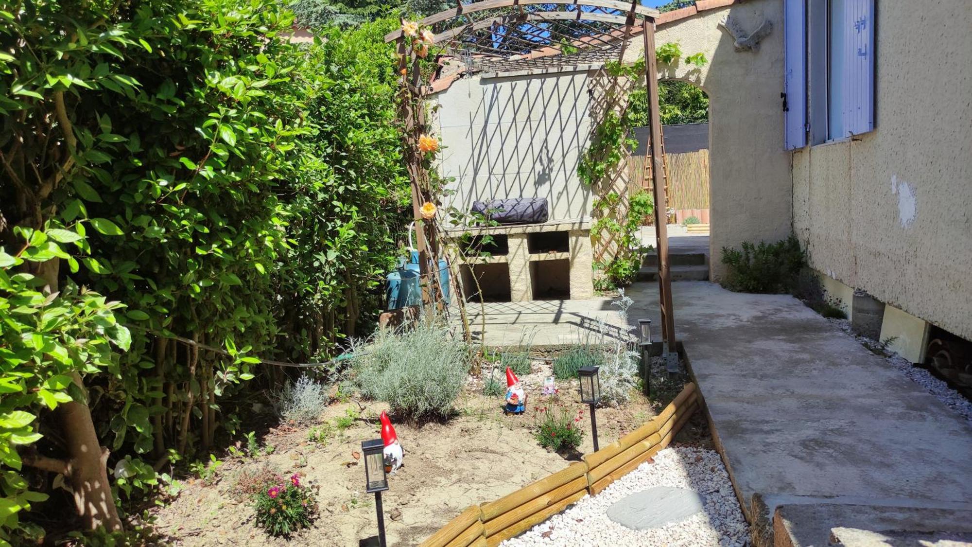 Le Jardin Des Rocailles - Villa 4 Chambres Climatisee Avec Piscine A Deux Pas D'Avignon ヴィルヌーヴ・レ・ザヴィニョン エクステリア 写真