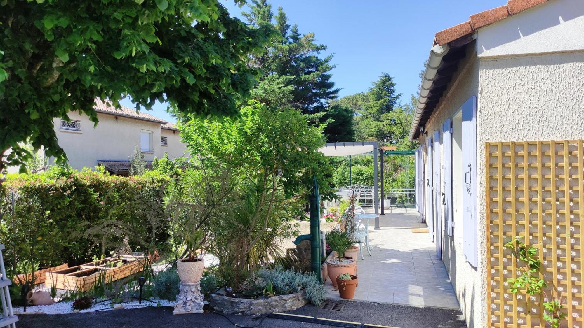 Le Jardin Des Rocailles - Villa 4 Chambres Climatisee Avec Piscine A Deux Pas D'Avignon ヴィルヌーヴ・レ・ザヴィニョン エクステリア 写真